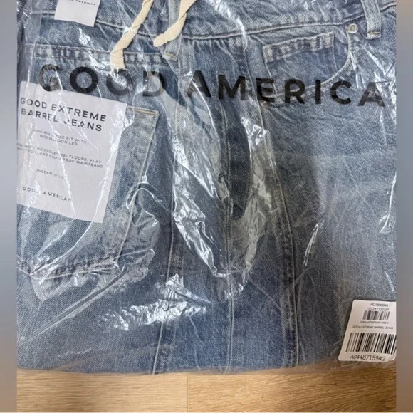 NWT Good American Good Extreme Barrel  Jeans size 8/29. Inseam 27 1/2. - Picture 7 of 9